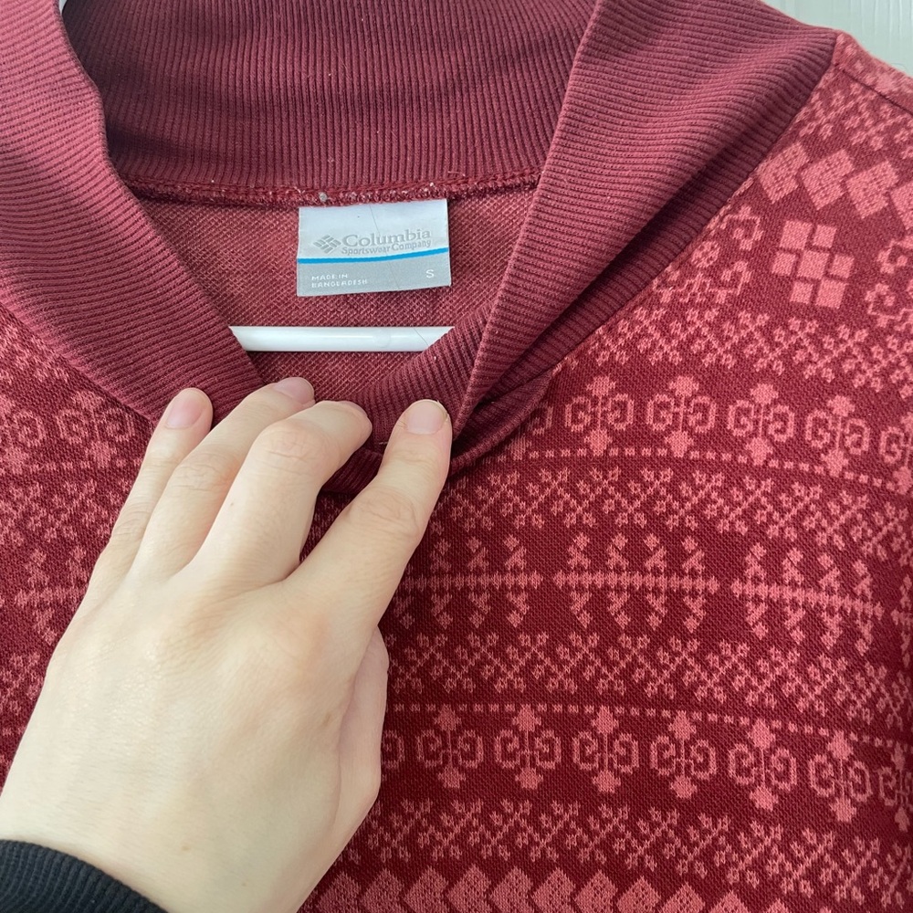 Columbia women’s red sweater small red snowflake print